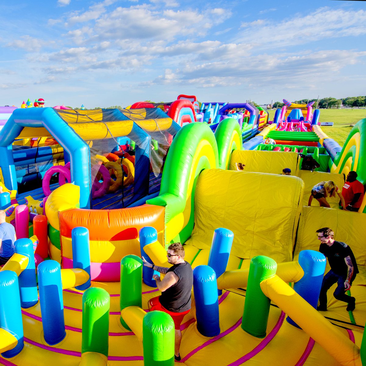 bigbouncecanada's tweet photo. We're ready, are you?! 
Get your bounce on this weekend.

Some sessions still available:  https://t.co/yBvpUkFg54 https://t.co/GYLe0vmNmZ