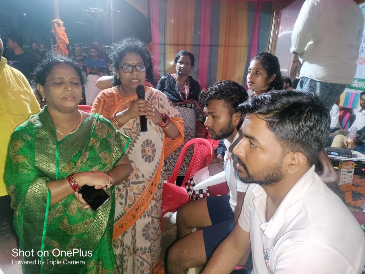 woymforpeople's tweet photo. କଂଗ୍ରେସ୍ ଦଲ୍, ଚେୟାରମେନ୍ ତନୟା ମିଶ୍ର ଆର୍ ସବୁ ଦଲ୍ ର ପ୍ରତିନିଧି ସାଙ୍ଗେ ସାରା ସୁନ୍ଦରଗଡ଼ ବାସୀ ଅନଶନ୍ ପ୍ରତ୍ୟାହାର୍ କରବାର୍ ଲାଗି ଅନୁରୋଧ୍ କରିଥିଲେ। ତାର୍ ସାଙ୍ଗେ ସଭେ ମିଶି କରି ଇ ଆନ୍ଦୋଲନ୍ କେ ଆଗକେ ନେମା ବଲି ସଂକଳ୍ପ ନିଆ ହେଲା। https://t.co/xg0u1VuEcV