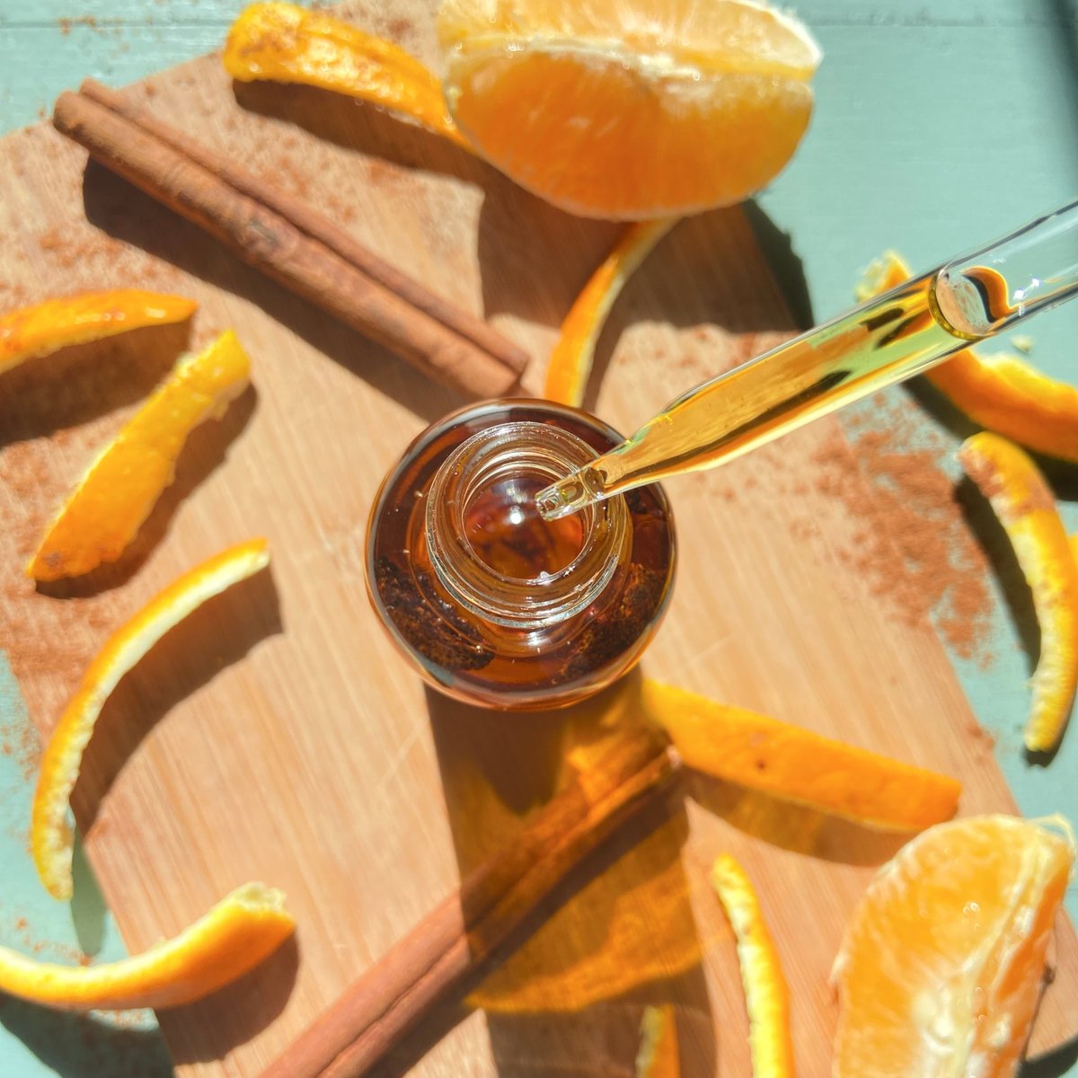 NaeemahsNE's tweet photo. Meet our NEW product! This is our Citrus Cinnamon Face Oil 🍊🤎 It’s anti-aging and healing, amongst the dozens of other benefits! Swipe to read why this oil is the best product for your skin. Get your hands on it this Sunday at 12pm PST! https://t.co/vzYmbXnVfr