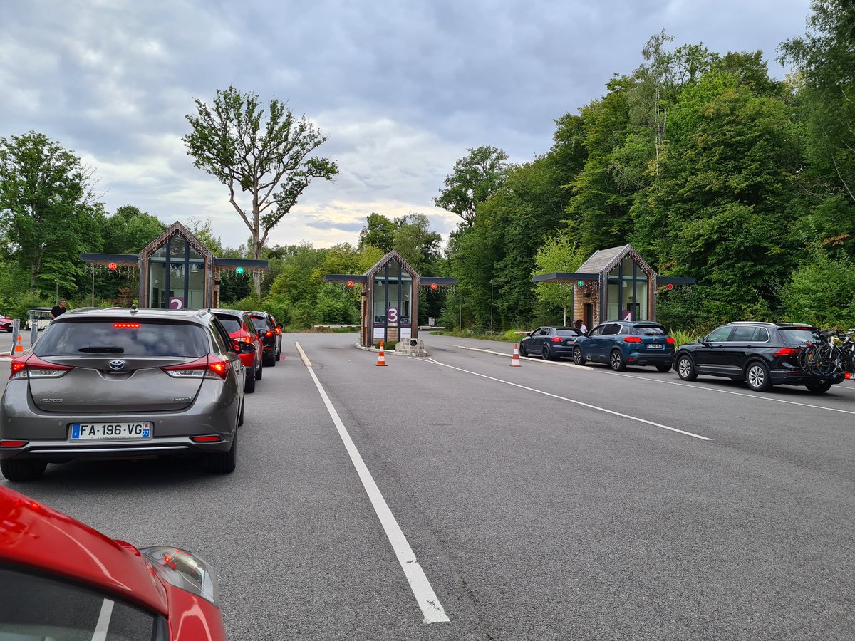 danielowenyoung's tweet photo. @centerparcsfr Driven all day to get to you. Just two of six check ins open. It's taking you 15 mins to deal with each car. And there are lots of them. Ridiculous welcome to a holiday. Get more staff. Or speed up check in. Please. https://t.co/LA2gc6ov7K