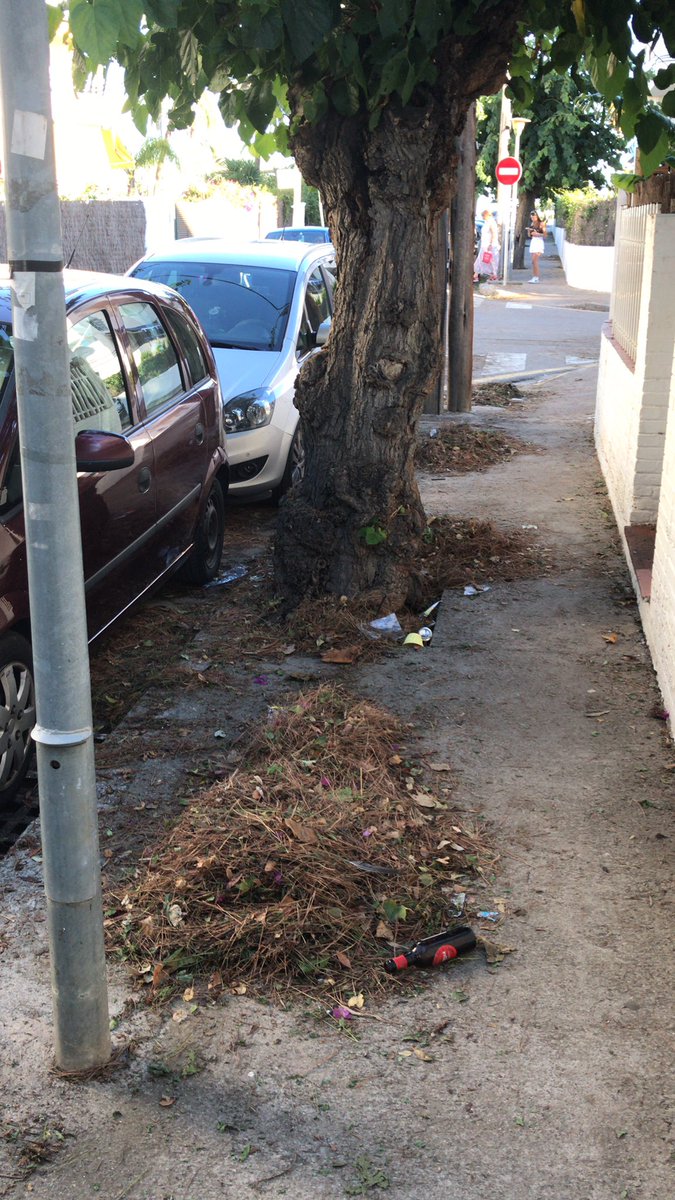 24h més tard i tot és gegants i Pregó! Sou deixadesa personificada <a href="/AjSitges/">Ajuntament de Sitges</a> Com diuen alguns per aquí, ya si eso después de Fiesta Mayor lo arreglamos