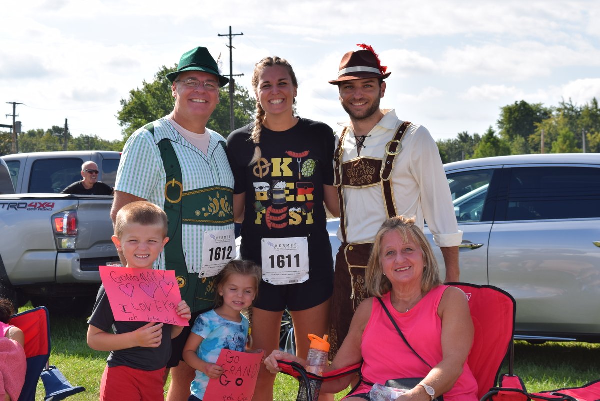 HermesCleveland's tweet photo. #Familyfun! #clevelandoktoberfest 5K Bier Run on Labor Day. Discounted family registration ends tonight at 12 midnight!
#LaborDay2022
#runwithfamily
#runningcommunity https://t.co/FIOlV2Q6uC
