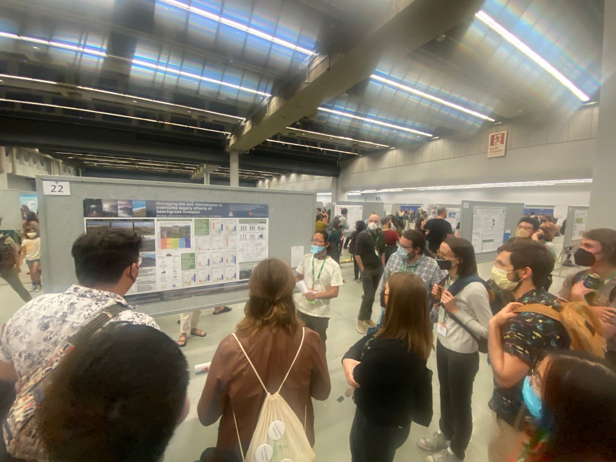 Benyang0303's tweet photo. First conference poster worth first Twitter #ESA2022 
Meet so many amazing people! @ESA_SW 
Thank @lachlantegart for photo.
Au revoir, Montréal! https://t.co/cRAc7LdVwa