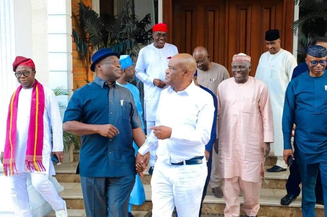 Bulama8976's tweet photo. PDP UNITED❤🤍💚

Today H.E Wike camp led by Prof. Jerry Gana and Atiku and H.E @atiku Abubakar 's team led by Adamawa state Gov. Ahmadu Umaru Fintiri met in Rivers state for reconciliation. https://t.co/4DnDIWCBzc