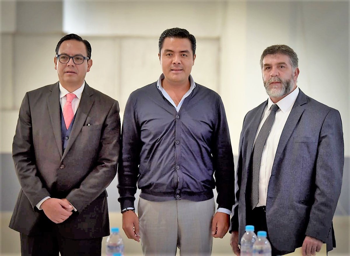 CODHEM's tweet photo. 🔵En representación de la Presidenta de la #CODHEM, @MyrnaGarciaMx, el secretario general del organismo, #JesúsPonceRubio, acompañó al alcalde de #AlmoloyaDeJuárez, @Oscar_SanchezMx, a la toma de protesta del #DefensorMunicipal, Rigoberto Marcelino Niembro Vélez.
🙋🏻♀️🙋🏻 https://t.co/UZrNUEOMy8