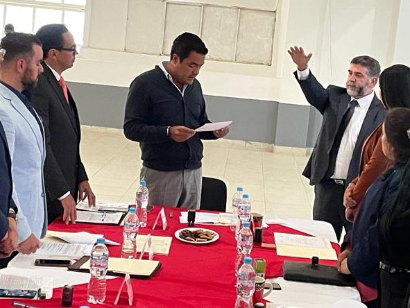 CODHEM's tweet photo. 🔵En representación de la Presidenta de la #CODHEM, @MyrnaGarciaMx, el secretario general del organismo, #JesúsPonceRubio, acompañó al alcalde de #AlmoloyaDeJuárez, @Oscar_SanchezMx, a la toma de protesta del #DefensorMunicipal, Rigoberto Marcelino Niembro Vélez.
🙋🏻♀️🙋🏻 https://t.co/UZrNUEOMy8