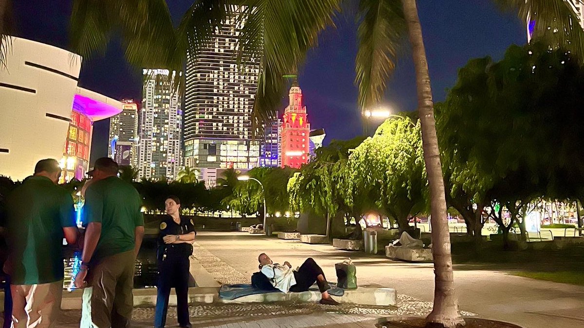 HomelessMiami's tweet photo. Last night, the Homeless Trust conducted @MiamiDadeCounty's annual Point-in-Time (PIT) summer census.

Thank you to the 16 Outreach teams with over 50 volunteers and @MiamiPD, who combed streets to ensure every person experiencing homelessness would be counted. https://t.co/jzPXgjUBBZ