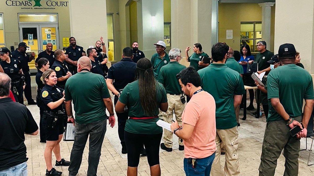HomelessMiami's tweet photo. Last night, the Homeless Trust conducted @MiamiDadeCounty's annual Point-in-Time (PIT) summer census.

Thank you to the 16 Outreach teams with over 50 volunteers and @MiamiPD, who combed streets to ensure every person experiencing homelessness would be counted. https://t.co/jzPXgjUBBZ