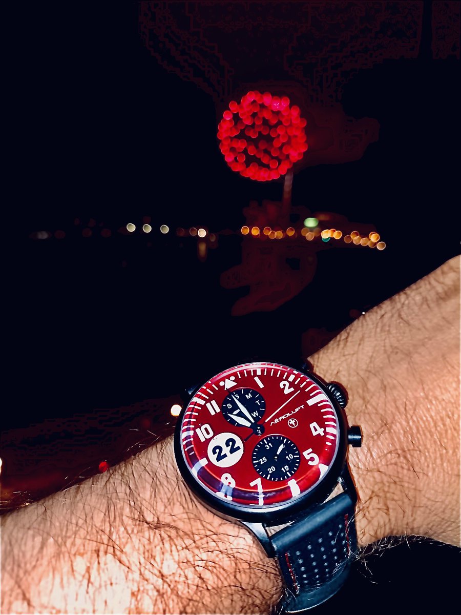 Fireworks in red, orange and green 
.

#formulaone #wotd #AEROLUFT #style #design #relojes #montres #uhren #orologi #vintagewatches #wristwatches #racingcars #vintagecars #uhr #classiccar #classiccars #ferrari #car #racecar #racingcar #red #green #orange #fireworks #donostia 