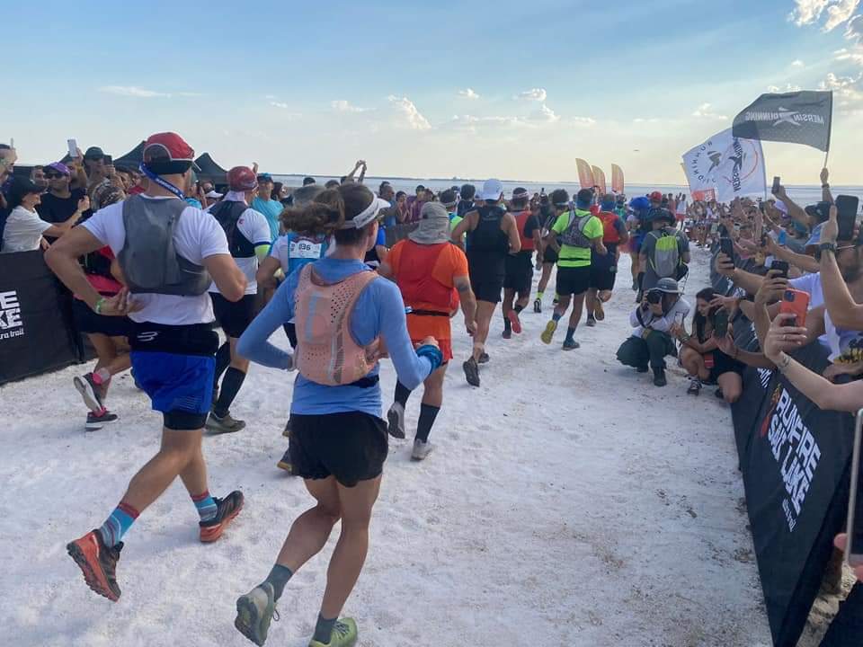 memiscelik06's tweet photo. Bugün 4.sünü düzenledigimiz Tuzgölü Günübirlik tesislerimizde başlayan ve Pazar günü sona erecek olan "Run Fire Salt Lake tuzgölü  Uzun Maraton" koşusunun startını vererek sporseverlere başarılar diledik. https://t.co/LZfMfWwgBA