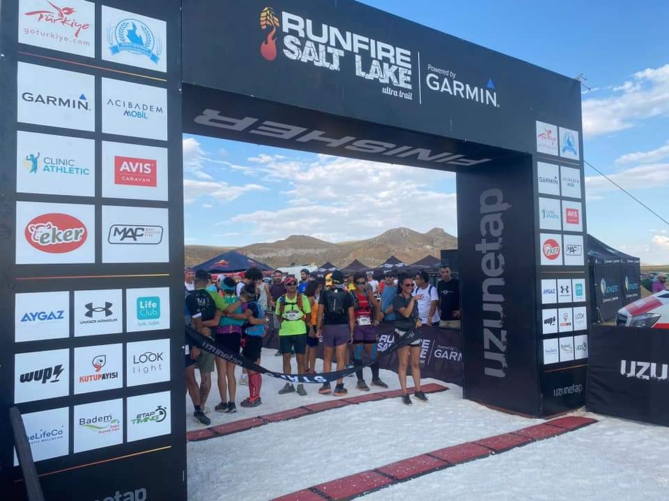 memiscelik06's tweet photo. Bugün 4.sünü düzenledigimiz Tuzgölü Günübirlik tesislerimizde başlayan ve Pazar günü sona erecek olan "Run Fire Salt Lake tuzgölü  Uzun Maraton" koşusunun startını vererek sporseverlere başarılar diledik. https://t.co/LZfMfWwgBA
