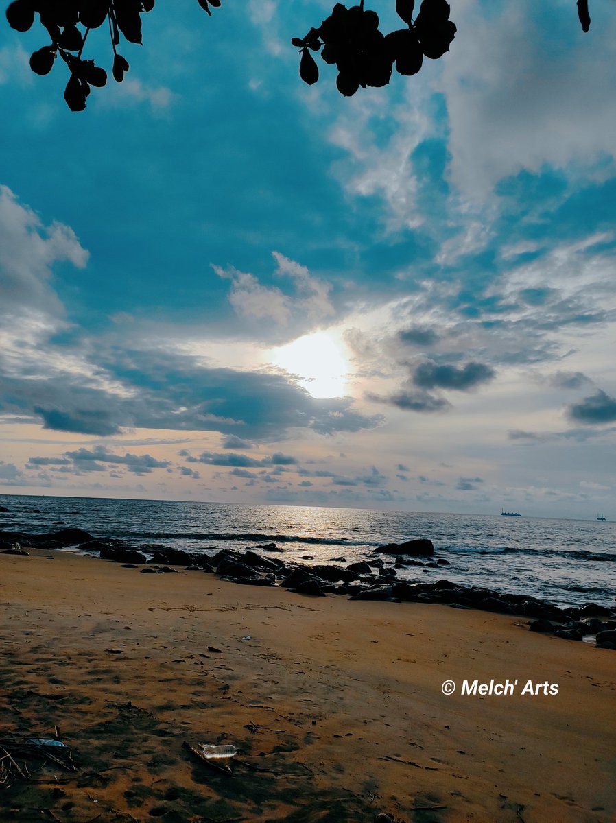 melchiormols's tweet photo. Journée internationale de la photographie.
Moi qui aime tant prendre des photos je peux publier certaines.
No 1 : Phare de Kribi (Cameroun)
No 2 : Copa Capana Beach (Kribi)
No 3 &amp; 4 : Ndikiniméki (Centre, Cameroun) 
#WorldPhotographyDay #WorldPhotographyDay2022 https://t.co/GoKRDWccc8