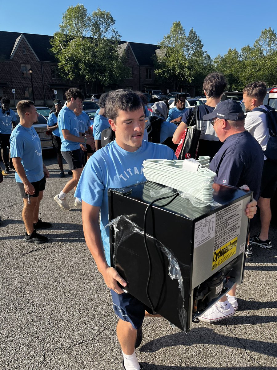 First year’s get on campus ✅
Titan football help them move in ✅
Move in over 100 new First Years ✅
#KingsOfTheNorth⚔️
