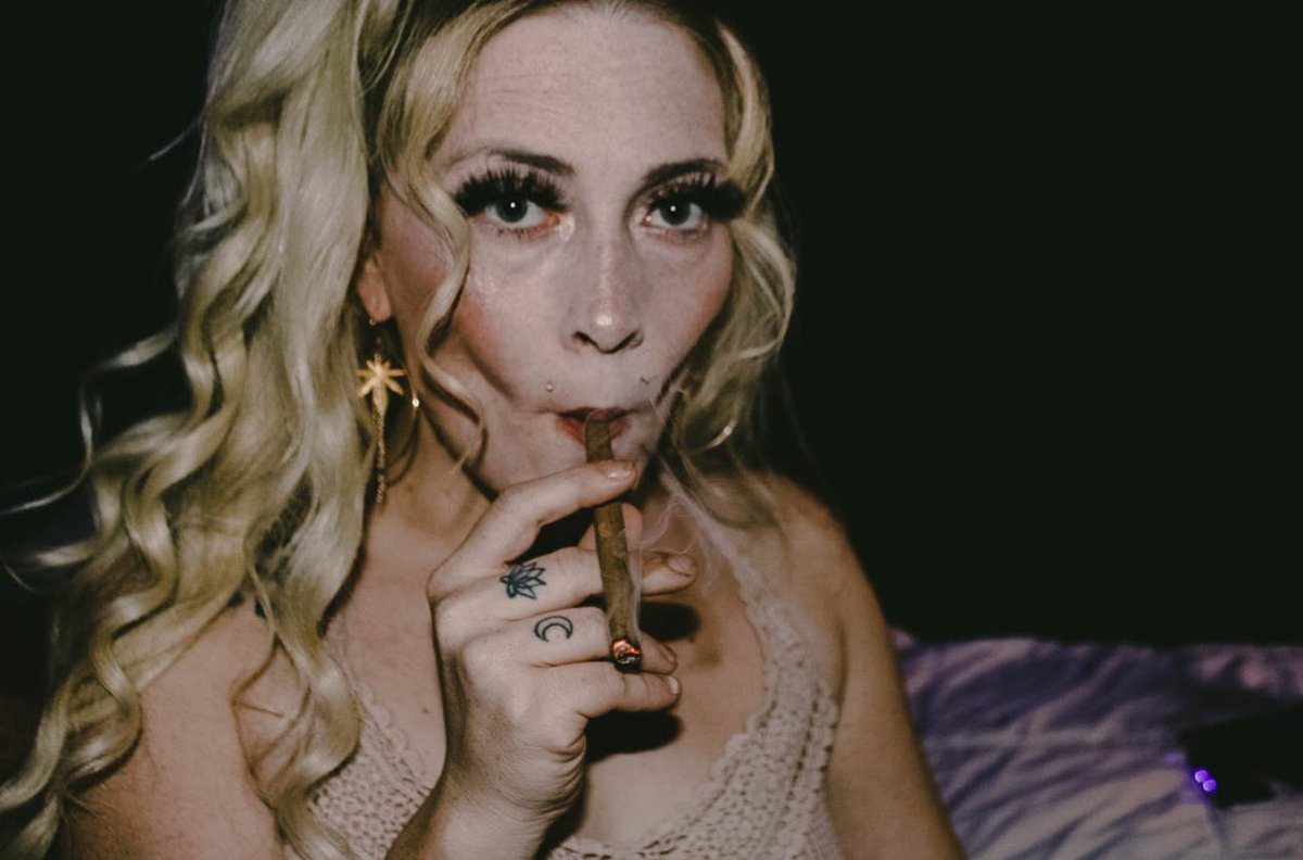 __420BQ's tweet photo. Smoke good weed be a bad bitch. #Mmemberville #blunt #WeedLovers #weekendvibes #hashblunts https://t.co/XkknUMCwK8