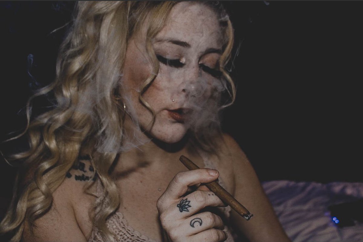__420BQ's tweet photo. Smoke good weed be a bad bitch. #Mmemberville #blunt #WeedLovers #weekendvibes #hashblunts https://t.co/XkknUMCwK8