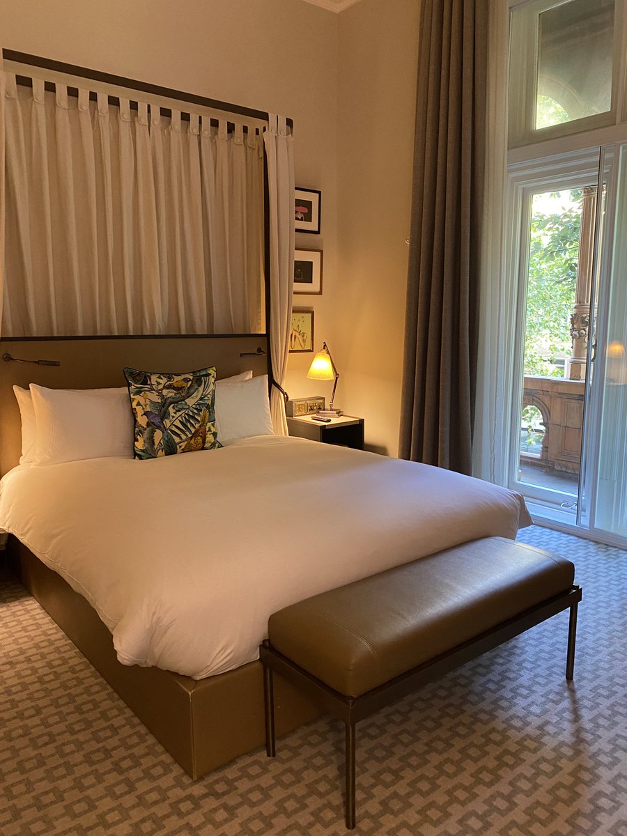 philipnolan1's tweet photo. Home for the next two nights. I reckon I’ll live. 🤣 ♥️#London https://t.co/5TrQFvUbqu