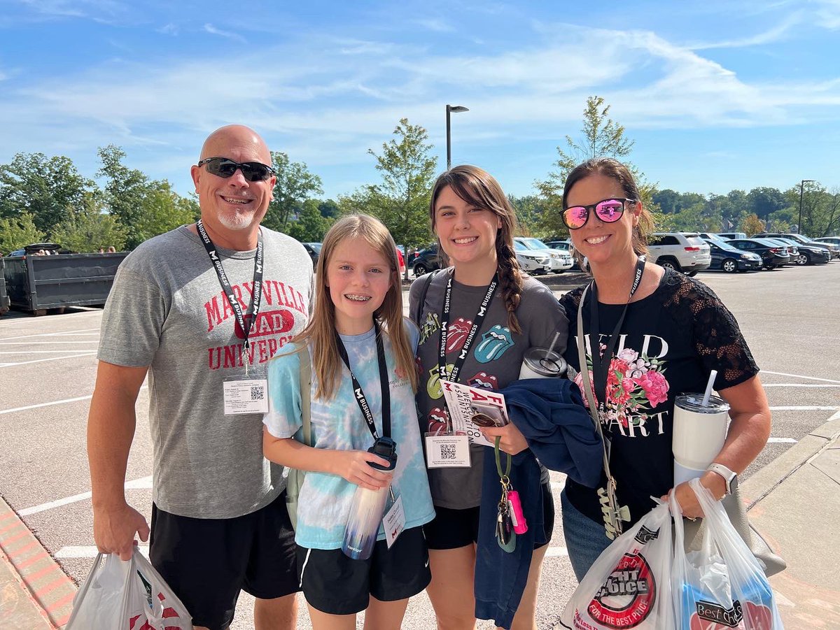 MaryvilleU's tweet photo. Move In 2022 - Day 2! #FinallyASaint https://t.co/zYWnFZ14Ns