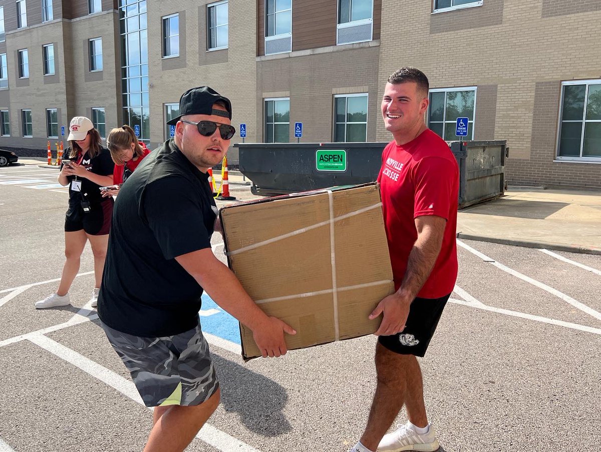 MaryvilleU's tweet photo. Move In 2022 - Day 2! #FinallyASaint https://t.co/zYWnFZ14Ns