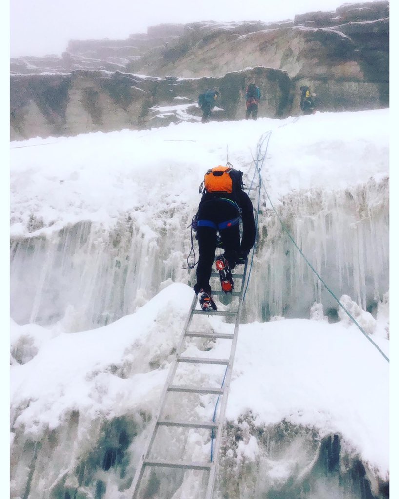 loramen's tweet photo. GRAN PARADISO ⛰
Buon giorno!
Alpeetako laumilako “errazena” omen dena, orain arteko zailena niretzat.
Madonna! Nos lo has puesto molto dificcile con todas tus grietas al aire. Bella giornata! Eskerrik asko 🧗♀️🏔
#granparadiso #vitorioemanuelle #alpinismo #alpinism #alps #alpeak https://t.co/Q8RImdkZ3j