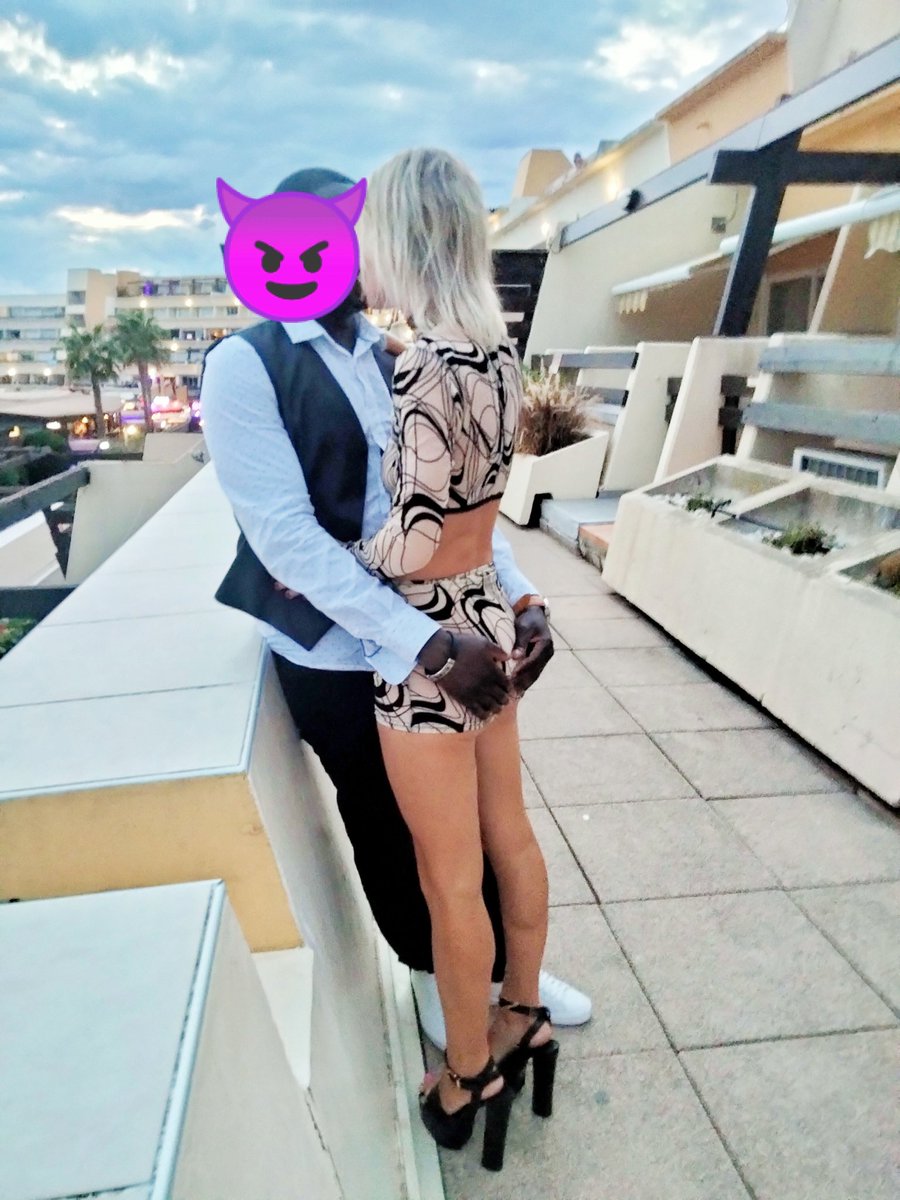 elle_emoi's tweet photo. La vidéo de ma soirée avec 4 blacks bien chauds et endurants bientôt dispo gratuitement sur ma plateforme privée. J'ai été baisé comme une vraie salope pendant plus de deux h... J'ai fini sodomisée debout dans l'allée à la vue de tous 🔞😈
https://t.co/vh2WQneONK https://t.co/SBEBnTPvAn