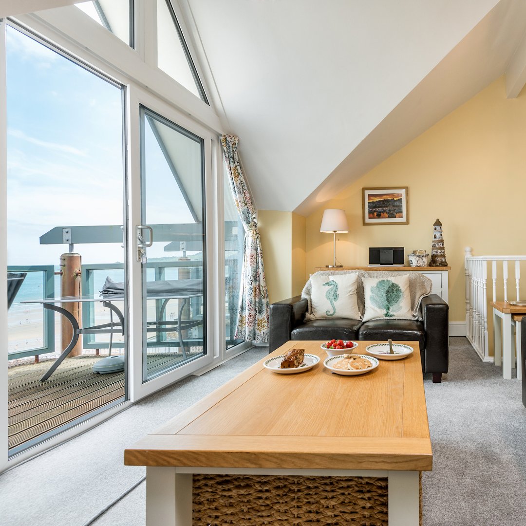 coastalcottages's tweet photo. #AugBankHol The Watch House in Saundersfoot | 27th Aug-3rd Sept | NOW ยฃ1400
๐๏ธ Sleeps 4
๐ Stunning #SeaViews
๐๏ธ 50 yds from beach
๐ฝ๏ธ๐๏ธ Walk to activities & amenities
๐ฅพ Near #CoastPath
๐๏ธhttps://t.co/ZoYHQQBQoU
#visitpembrokeshire #visitwales #coastalcottages #summerholiday https://t.co/4igRo51Jte
