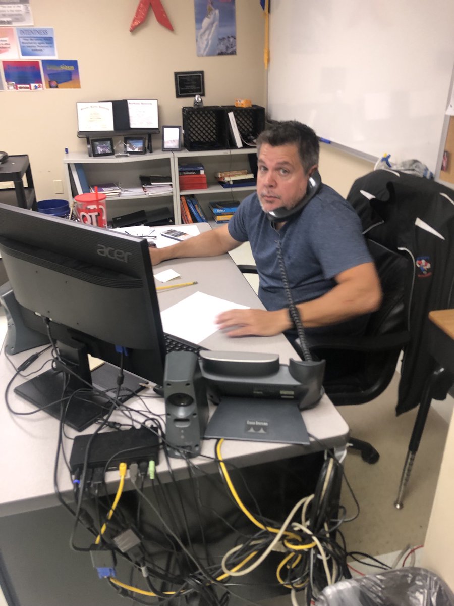 BridgesHS's tweet image. Hello!!! It’s Bridges calling. Communication is key to success. #BRIDGESFAM #HAMMERSUP