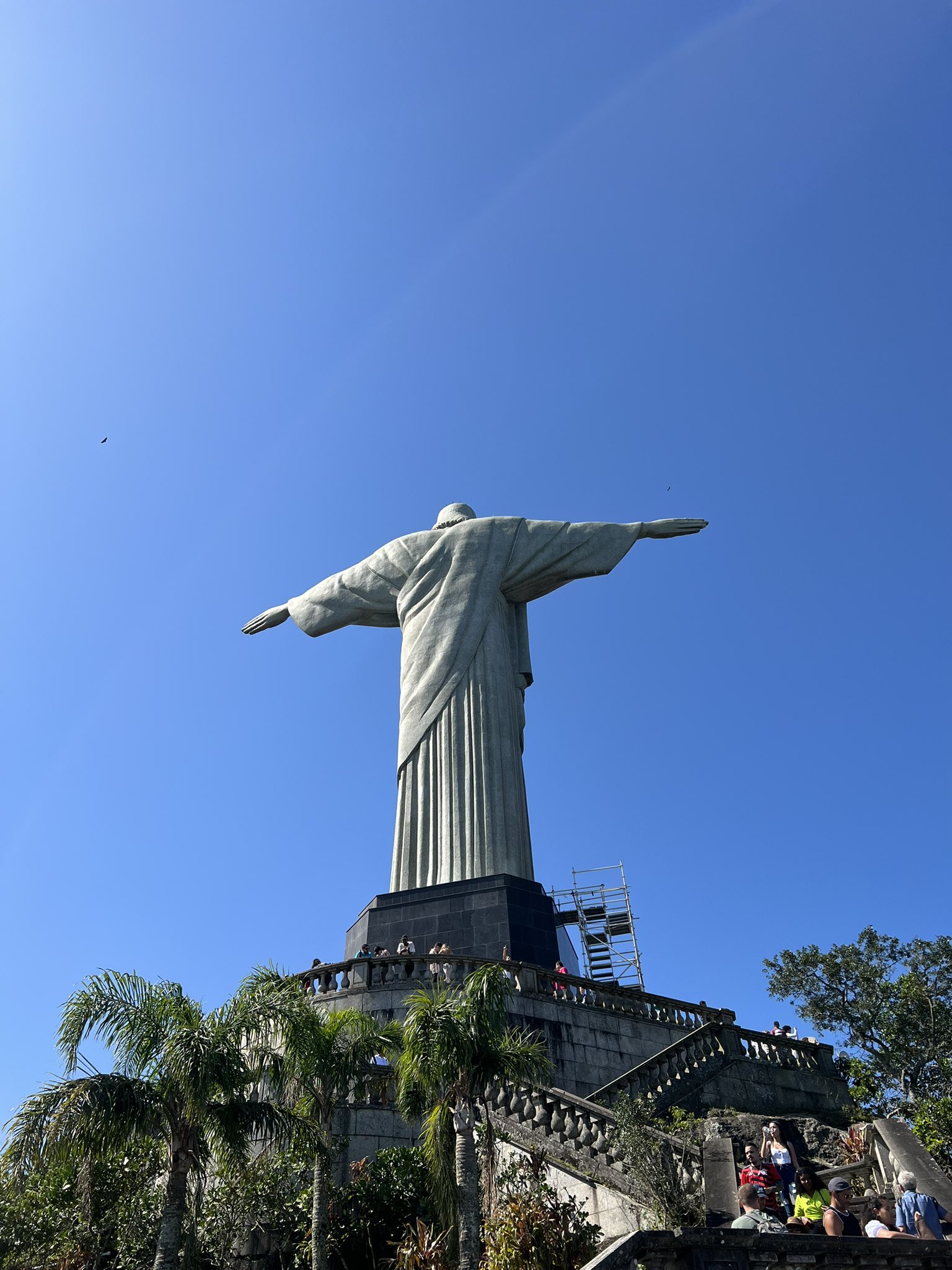 A statue of Jesus climbed up a hill in Brazil just to T-pose :  r/PewdiepieSubmissions