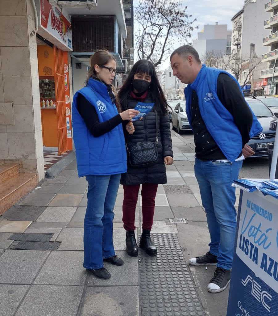 StreamComercio's tweet photo. #BuenViernes Jornada de militancia y campaña,escuchando y acercando beneficios a lxs  trabajadorxs. 
El 15/9 🗳 @ListaAzulSEC 

@CarlosPerezSEC @sabriparedessec @Sergio_OrtizOk @MGonzalezSEC 

#ContasConNosotrosContamosConVos https://t.co/VIMzc8S4ja