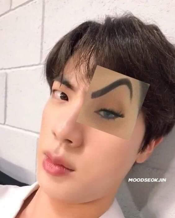 ilyjmp_'s tweet photo. Mi cara al ver que Nominaron a un grupo que no sacaba canción en casi 2 años en los #VMAs en Group of the year. https://t.co/mwKQ5a40lK