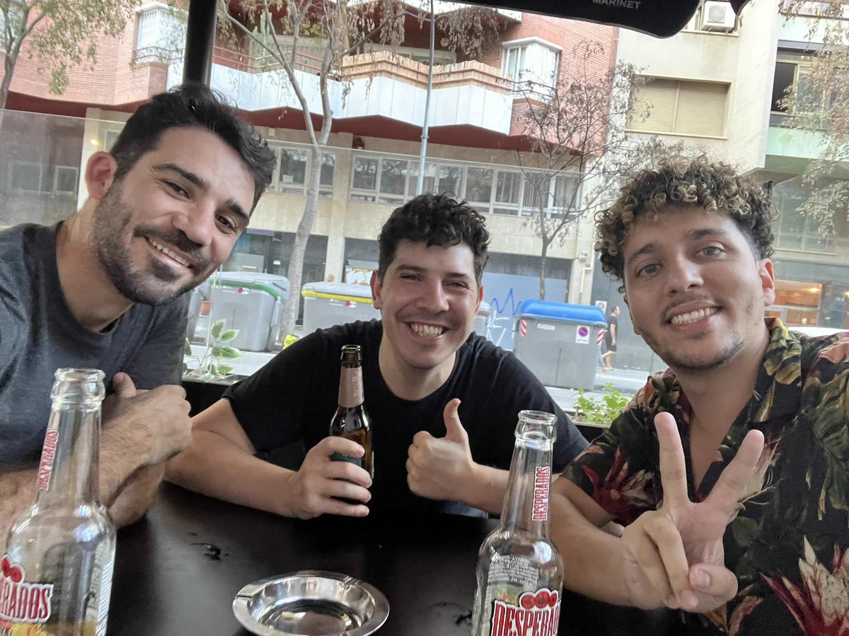 Foto de Javi, Miguel y Rafa en ese orden