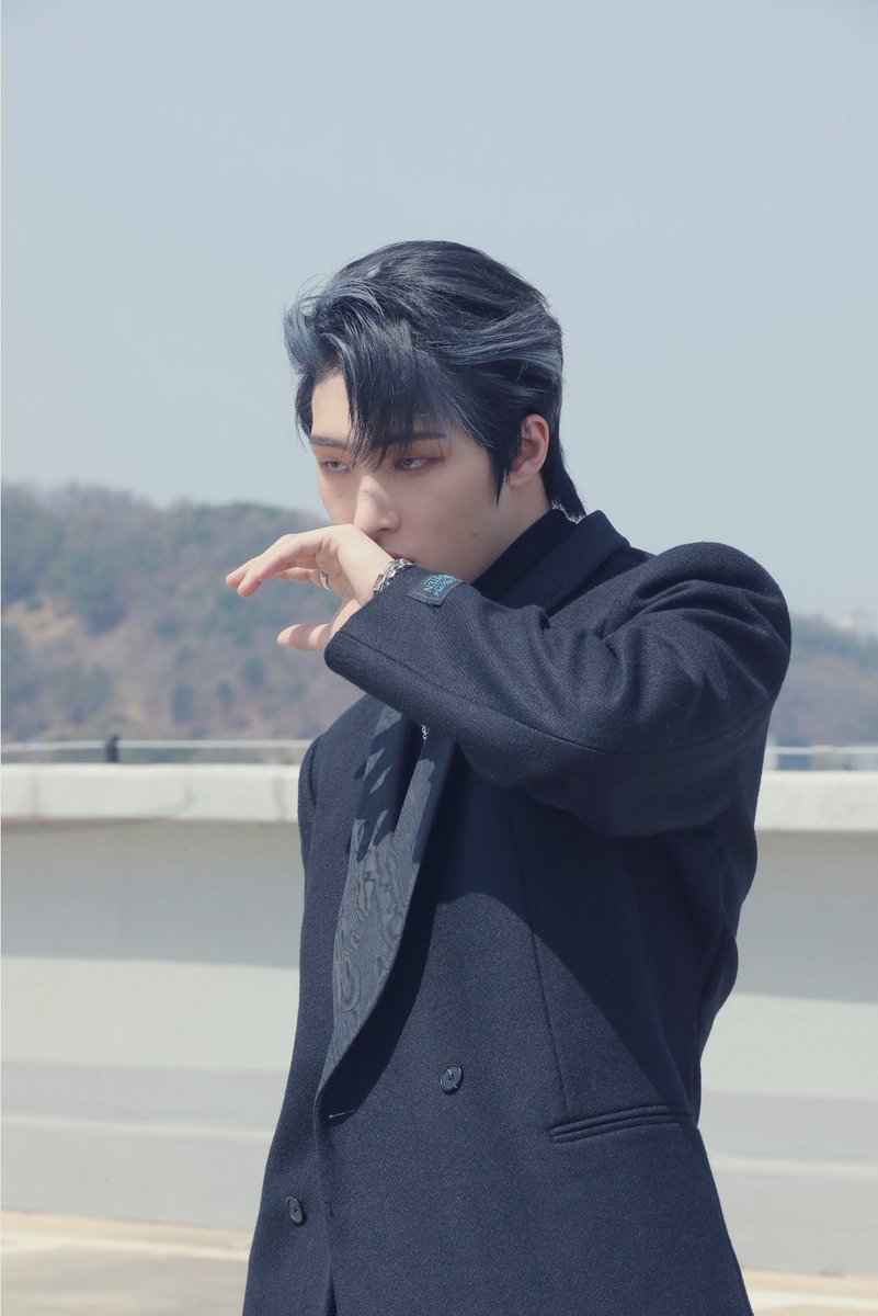 QueenDe515's tweet photo. Idk man I think the camera in love with us๐คท๐พโโ๏ธ. #Blackoutday #Blacktiny #Atiny #Mingi #SelcaDay #ATEEZ https://t.co/2sq5RF0SxK