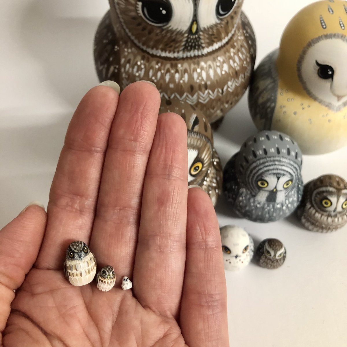 alicedarkling's tweet photo. Teeny weeny tinies 🦉

The littlest trio from a set of 10, ready for an exhibition at @WWTSlimbridge starting next month 🖤

#art #owls #artistsontwitter https://t.co/gy1xag3EEX