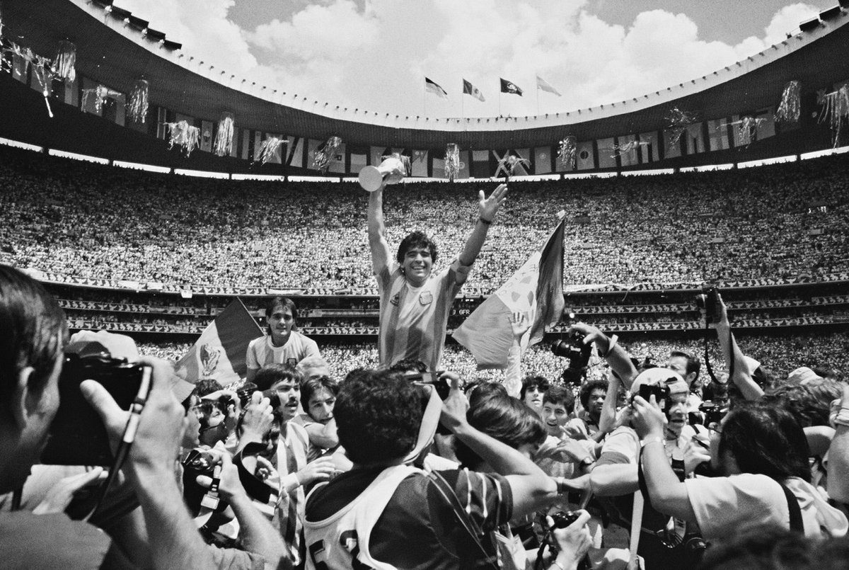thejakewhiteley's tweet photo. @classicshirts To be one of thousands in a stadium & capture an icon of the sport with the #WorldCup in his hands looking right at you is the definition of an #iconicphotograph that will forever stand the test of time - kudos #DavidYarrow! ๐๐ป๐๐ฝ๐๐ฟ๐ https://t.co/OrRaIhWTiJ