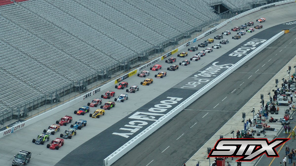 Friday Flashback: August 19, 2009, the NASCAR Whelen Modified Tour raced at Bristol Motor Speedway (TN). It was so cool seeing and hearing 40 ground pounders roll around that place. Amazing and badass. @BMSupdates  @NASCARRoots  #modifieds https://t.co/Ch3hrPGvP1