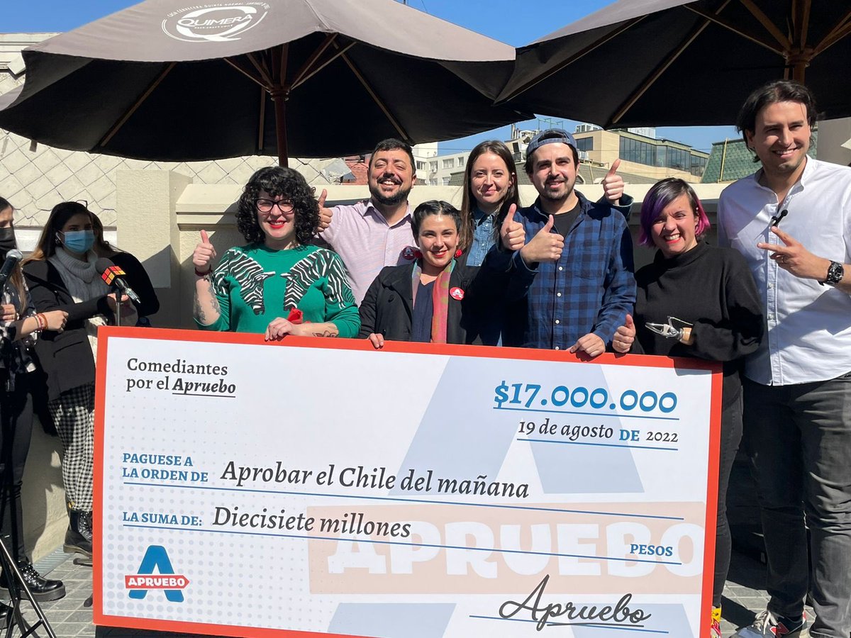KarolCariola's tweet photo. Las y los comediantes aprueban el Chile del mañana. Agradecemos profundamente su trabajo y su aporte que hoy ponen a disposición de nuestro comando y de todo el país. ¡De la mano de la ciudadania y sus aportes el #AprueboCrece! https://t.co/lW6L2zRvMq
