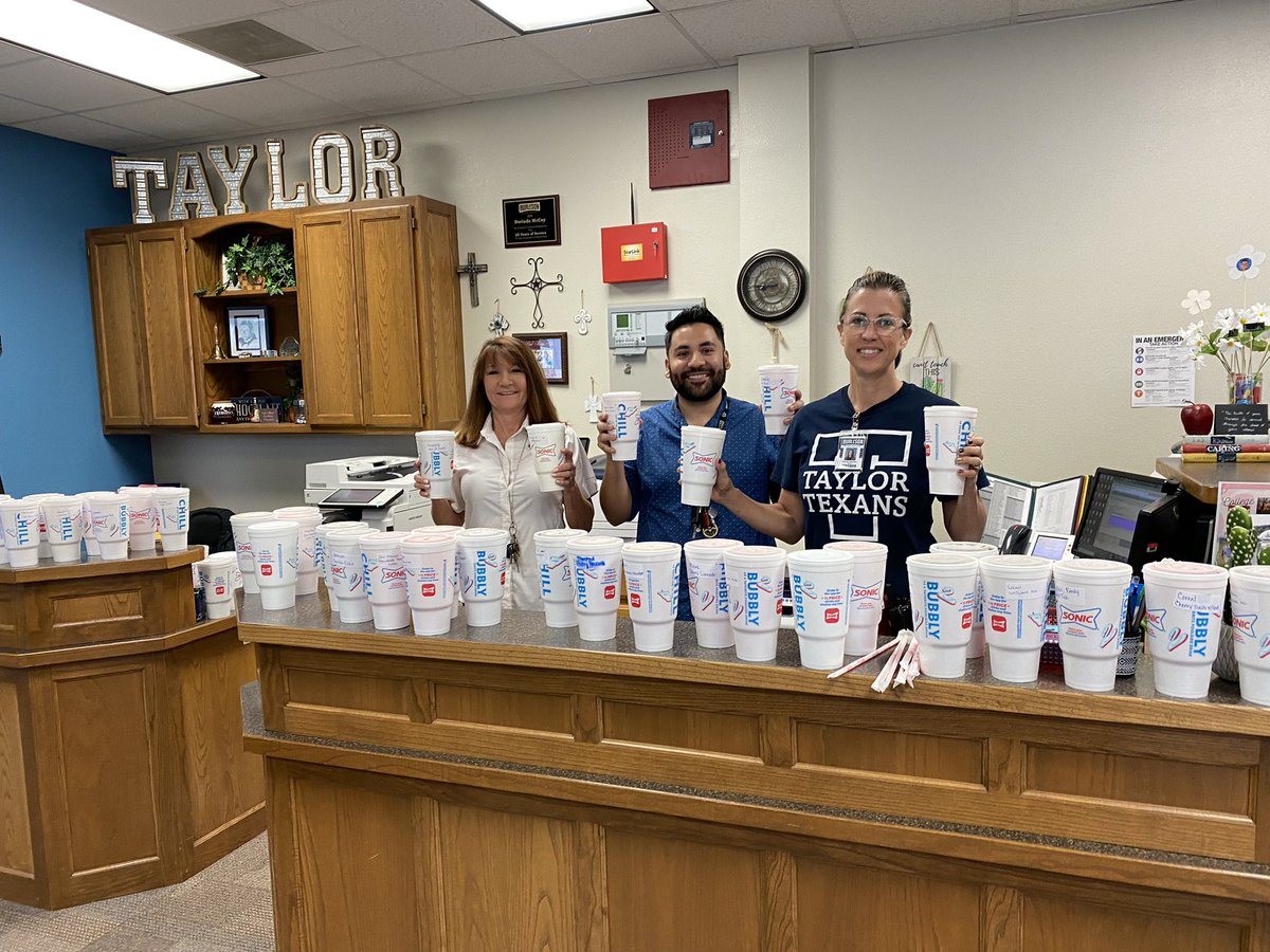 It’s Fri-YAY at <a href="/TaylorTexans/">Taylor Elementary</a> in <a href="/BurlesonISD/">BurlesonISD</a> #TheFutureIsBrightAtTaylor