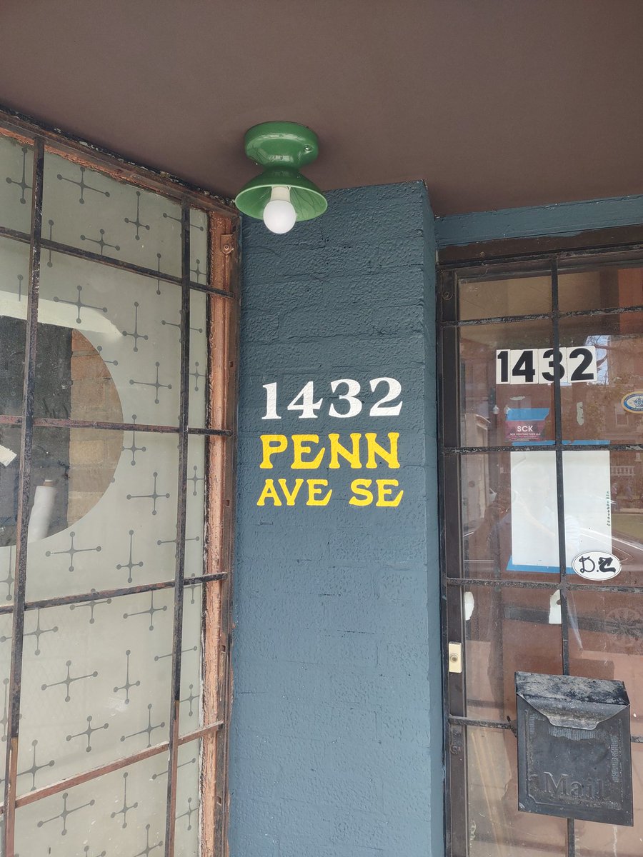 DesignsandSigns's tweet image. Painted lettering at a new burger joint in southeast DC. We make big murals and small morals too. #mural #washingtondc #restaurants #painting #lettering #signage #handmade designsandsignsonline.com/category/paint…