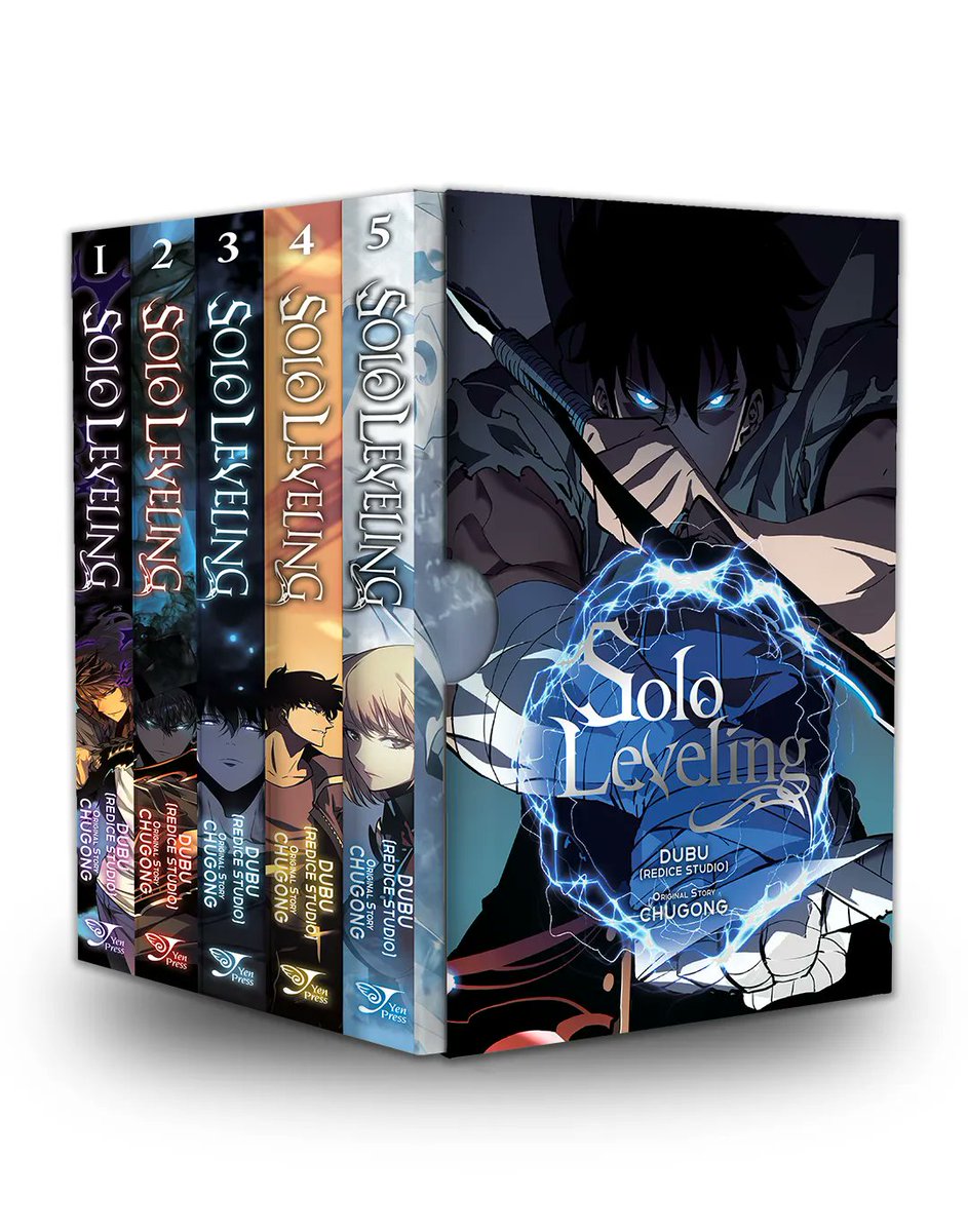 yenpress's tweet photo. When you're at the bottom, the only place left to go is UP! In this Barnes &amp; Noble EXCLUSIVE Solo Leveling Box Set, get Volumes 1-5 AND an exclusive fold out poster in a chic collector's box.

🔹 Pre-Order Here: https://t.co/GeXW99FWwH
🔹Visit Your Local B&amp;N in October 🎃 https://t.co/wGLODLtiEf