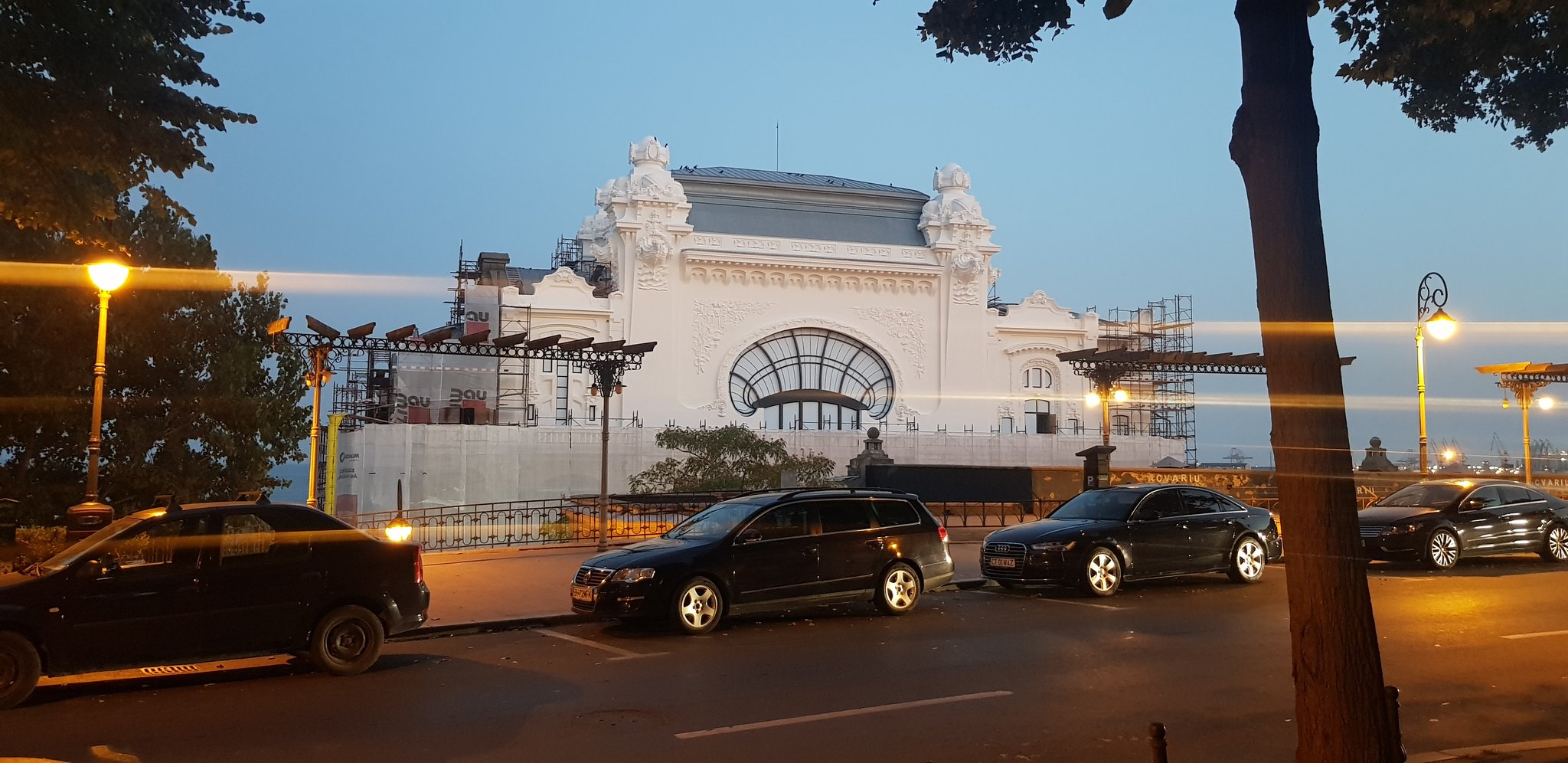 Fațada Cazinoului din Constanța a fost reabilitată. Cum arată cel mai cunoscut monument istoic de pe litoral, după finalizarea a peste 70% din lucrări. Foto: Tw/@EnglishNRomania