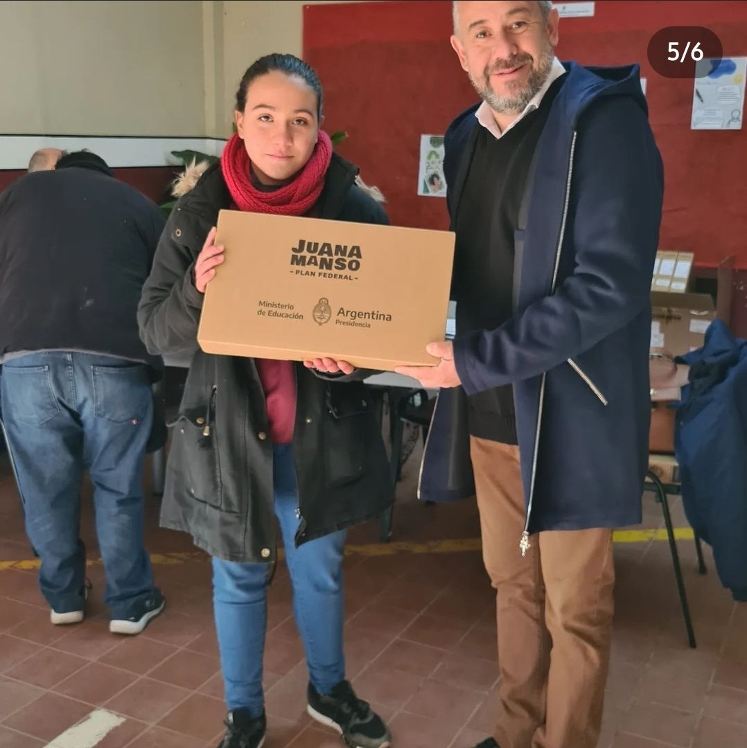 CLAUDINA_SOTTER's tweet photo. Conectar Igualdad. Hoy se entregaron netbook en Técnica 6 de San José y Técnica 1 de Colon  felices y satisfechos por el trabajo @CoordiCTIP @DDE_Coloner @cge_entrerios https://t.co/5xlULLWavr