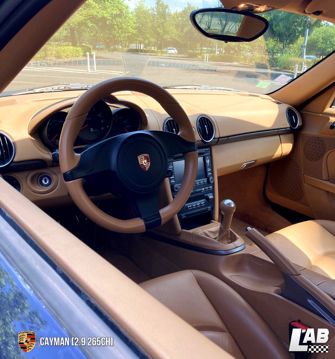 LAB_Officiel's tweet photo. Parlons passion, parlons Porsche ! 🇩🇪
-
Une configuration extraordinairement belle !
Le Cayman c’est aussi : la polyvalence, à 2 passagers.
#porsche #porschecayman #porschecayman987 #cayman #flat6 #voituredeluxe #voituredesport #cars #carsofinstagram #carsspotting https://t.co/u1S8DWtx8n