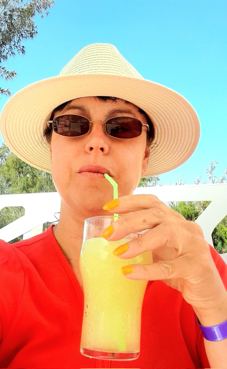AAY_Spotlight's tweet photo. 🍹Mojito slushies after a hot day by the pool?
#whythankyou #dontmindifido https://t.co/LyfKoGTXh5