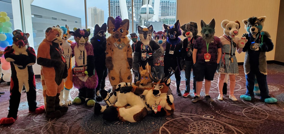 ChevronTheWolf's tweet image. We even had an impromptu photoshoot before this one with all the people who wanted our pictures!

@DCFurs @defcon #defcon30 #defcon2022 #d3fc0n #fursuit #photoshoot