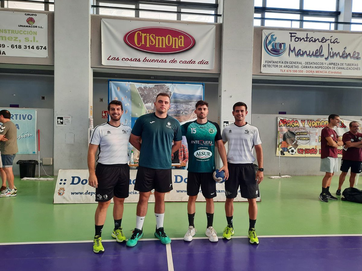 A punto de arrancar en Doña Mencía el duelo entre <a href="/bmguadalajara/">SANICENTRO BM Guadalajara</a> y @AlsurBMATQ con el que se inicia la Córdoba Élite Cup
