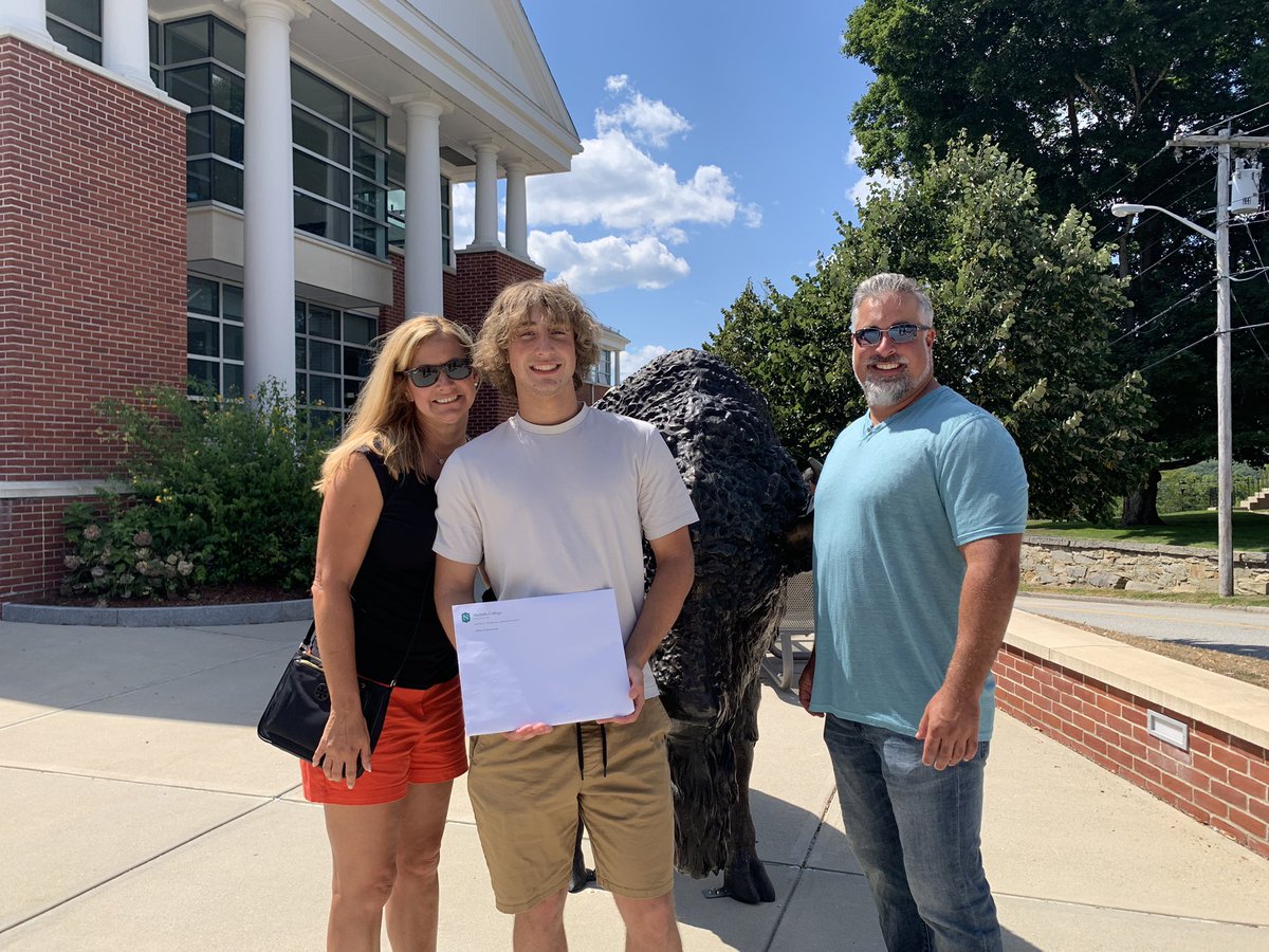 #LivefromNichols The #classof2027 received their early acceptance! Congratulations to all! Stay tuned for more smiling faces! 😀 @NicholsPrez