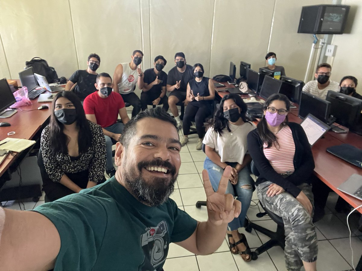 DonChambitas's tweet photo. Sé que las cosas no están bien en #Colima pero yo tuve la oportunidad esta mañana de compartirles mi charla del #currículum a los estudiantes de la Ingeniería de Software de la UdeC. 🤘🏽 https://t.co/TMuxIFTVtZ