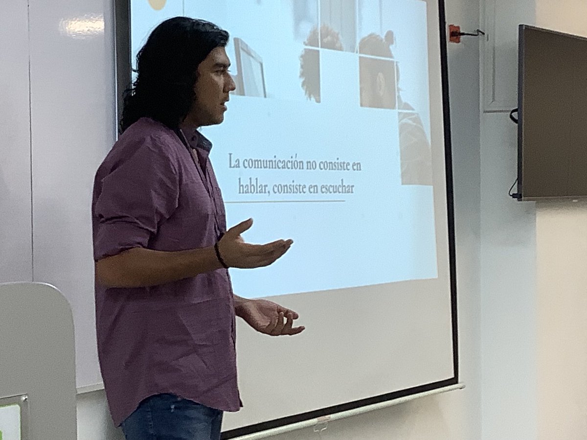 angediazgomez's tweet photo. La comunicación no consiste en hablar @simonsinek #FirsTimeManager https://t.co/wXIfoqKJ9J