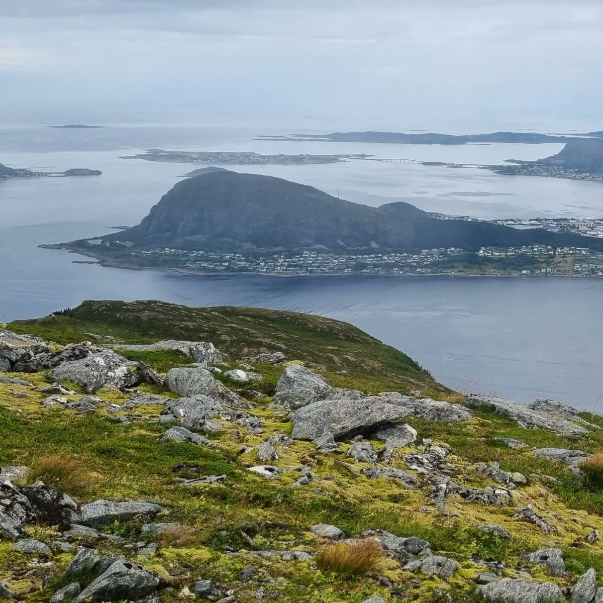 LV_PhysEd's tweet photo. Amazing day hiking the mountains in Norway 🇳🇴 ⛰️ https://t.co/aJW10Hfik4