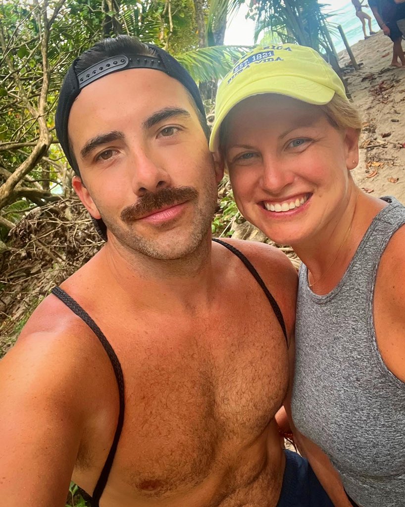 JeremyParsonsTV's tweet photo. They made me keep the stache for one glorious day. Never felt so alive. π₯Έπ
#couldnottakeit #mustache #mustached #beardbackinaweek https://t.co/bVi7MV0vMy