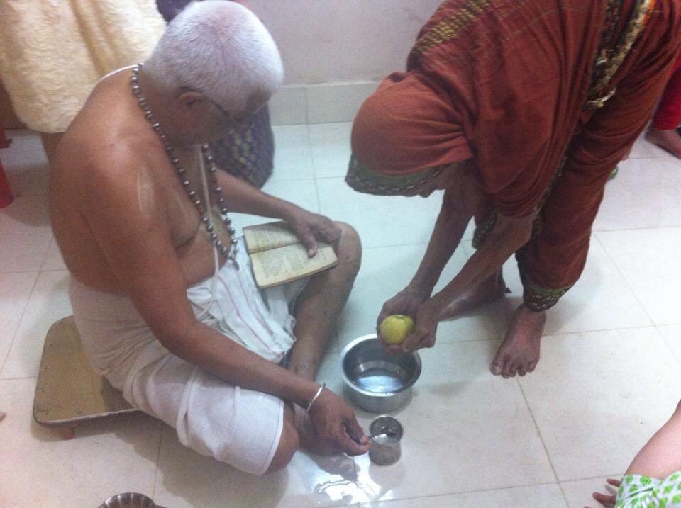 My grandmother 96 years old (madi hengasu) giving “Argya” on #KrishnaJanmashtami my dad 78 years old doing that honors #KrishnaJanmashtami2022 #Krishna